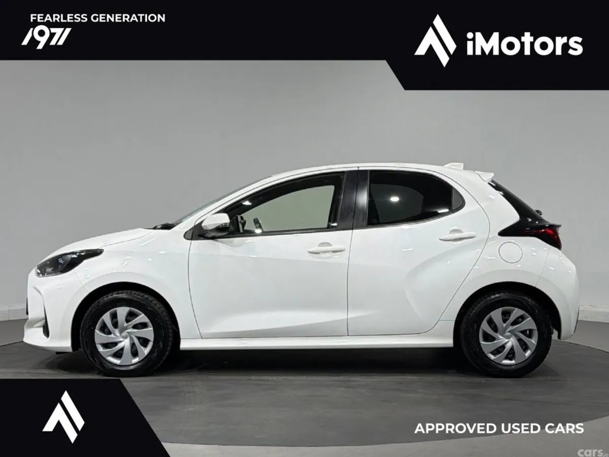 Toyota Yaris Hatchback, Petrol Hybrid, 2023, White