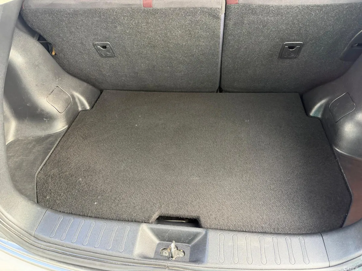 Nissan Juke SUV, Diesel, 2013, Grey