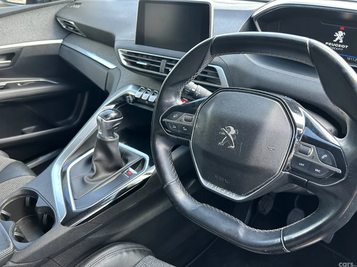 Peugeot 3008 MPV, Diesel, 2018, Red