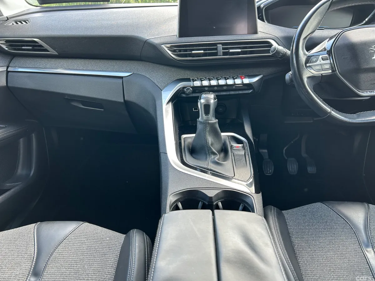 Peugeot 3008 MPV, Diesel, 2018, Red