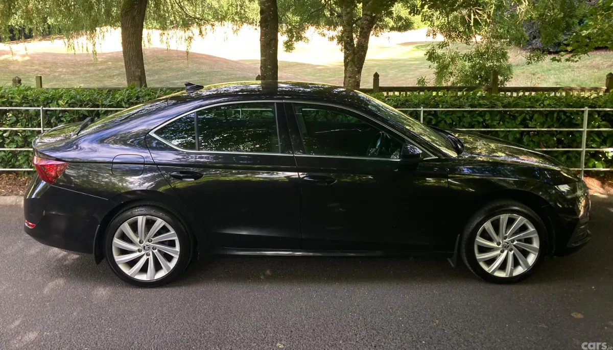 Skoda Octavia Saloon, Diesel, 2021, Black