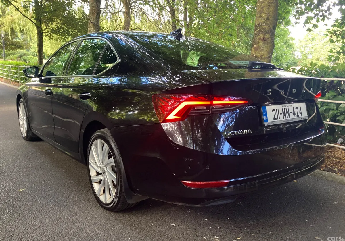 Skoda Octavia Saloon, Diesel, 2021, Black