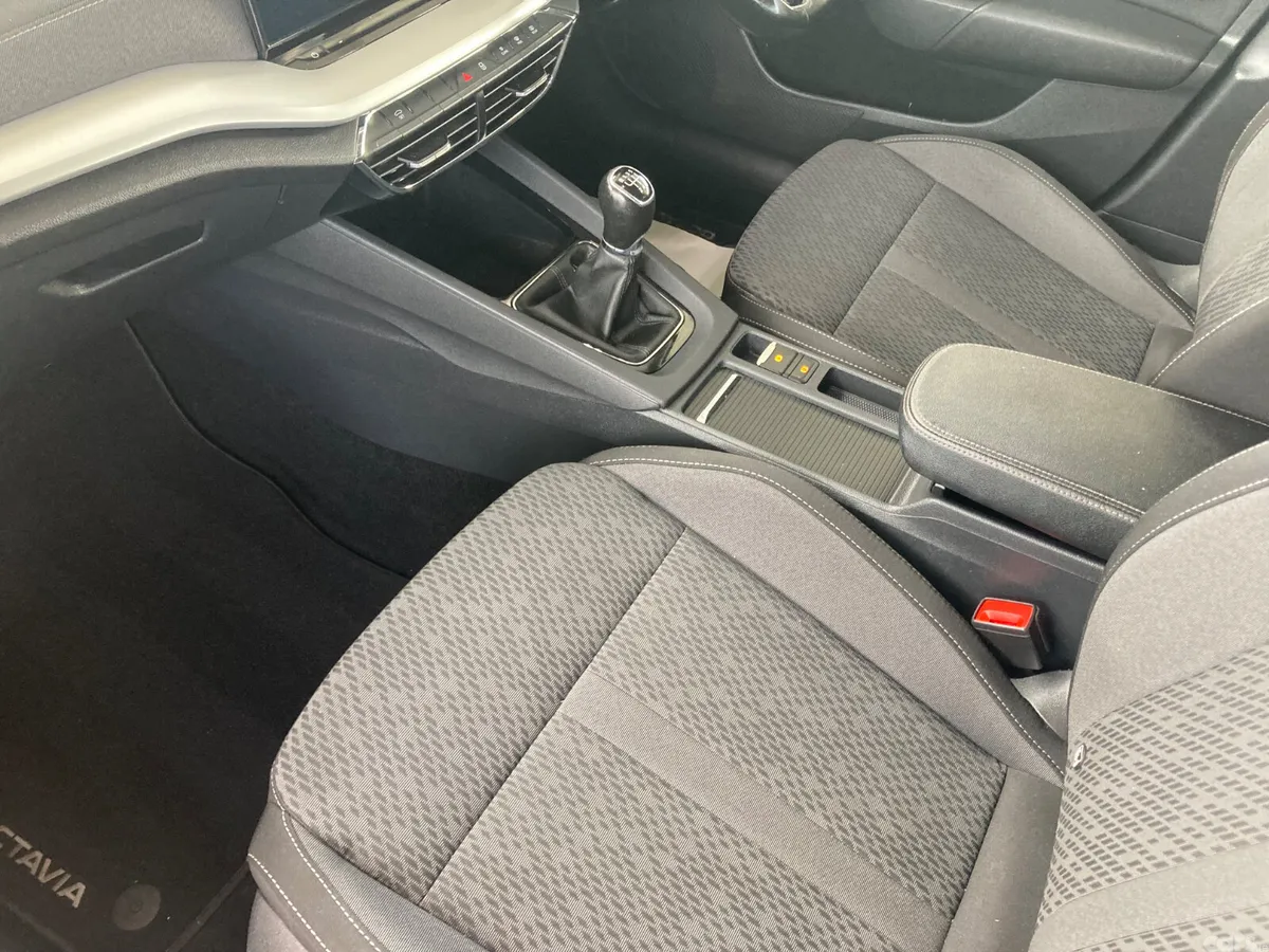Skoda Octavia Saloon, Diesel, 2021, Black