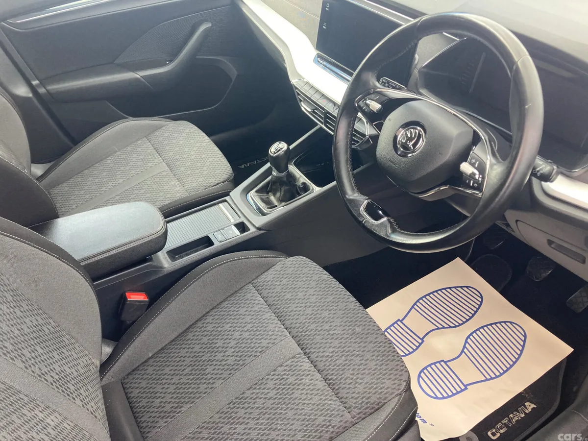 Skoda Octavia Saloon, Diesel, 2021, Black