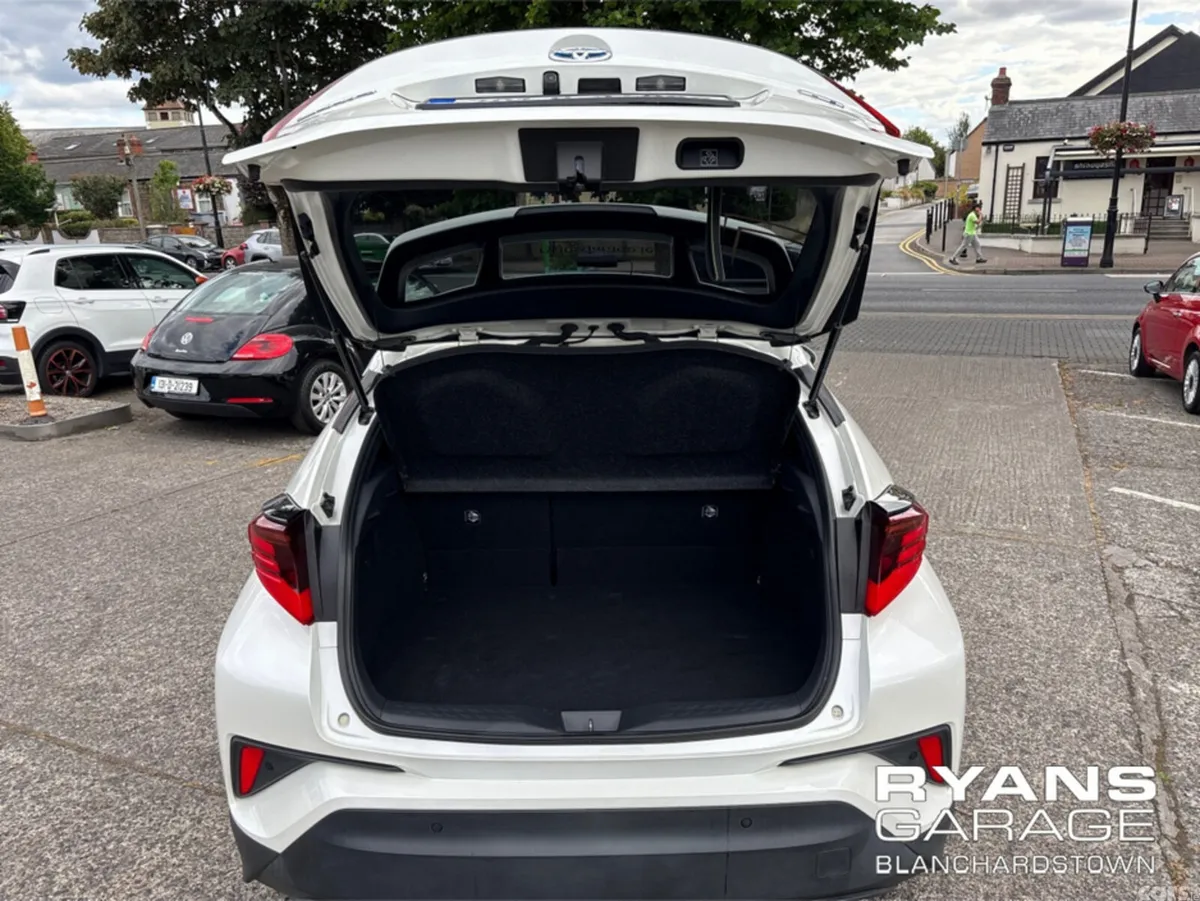 Toyota C-HR Hatchback, Petrol Hybrid, 2020, White