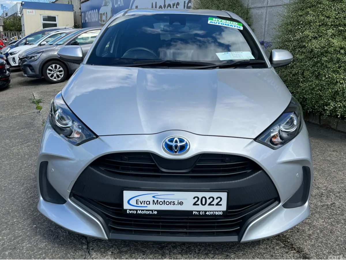 Toyota Yaris Hatchback, Petrol Hybrid, 2022, Silver