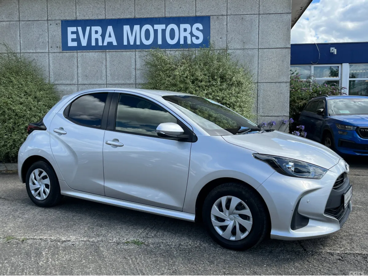 Toyota Yaris Hatchback, Petrol Hybrid, 2022, Silver