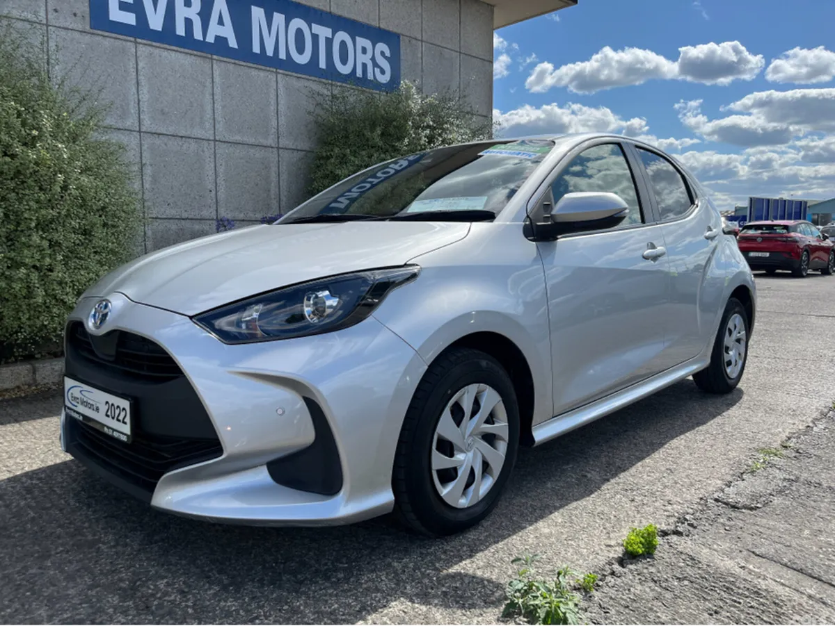 Toyota Yaris Hatchback, Petrol Hybrid, 2022, Silver