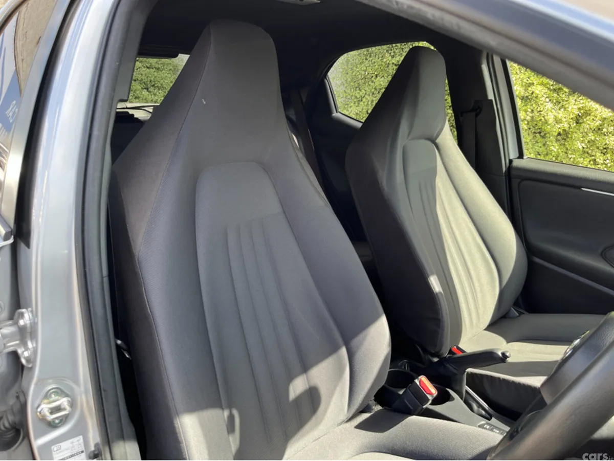 Toyota Yaris Hatchback, Petrol Hybrid, 2022, Silver