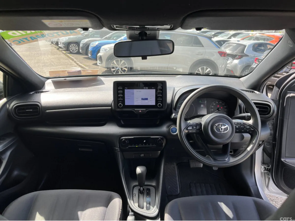 Toyota Yaris Hatchback, Petrol Hybrid, 2022, Silver