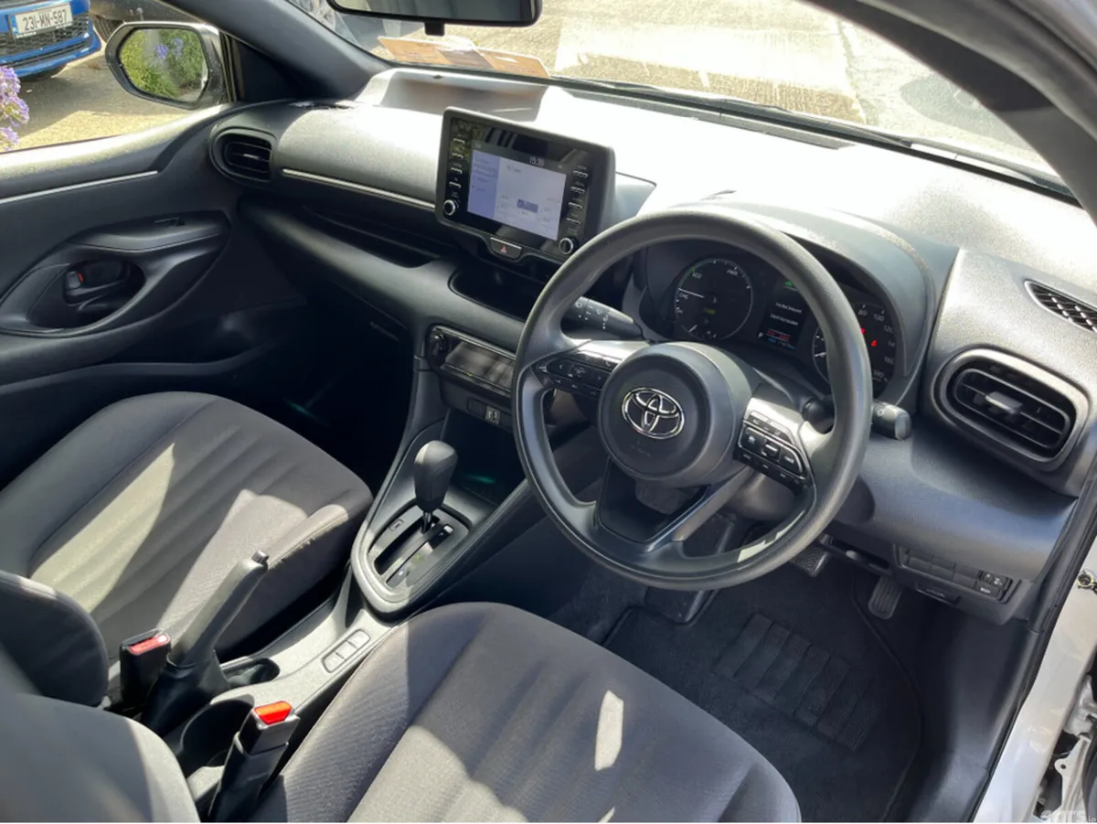 Toyota Yaris Hatchback, Petrol Hybrid, 2022, Silver