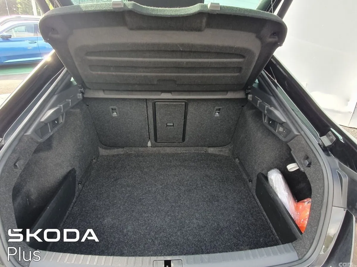 Skoda Octavia Saloon, Diesel, 2023, Black