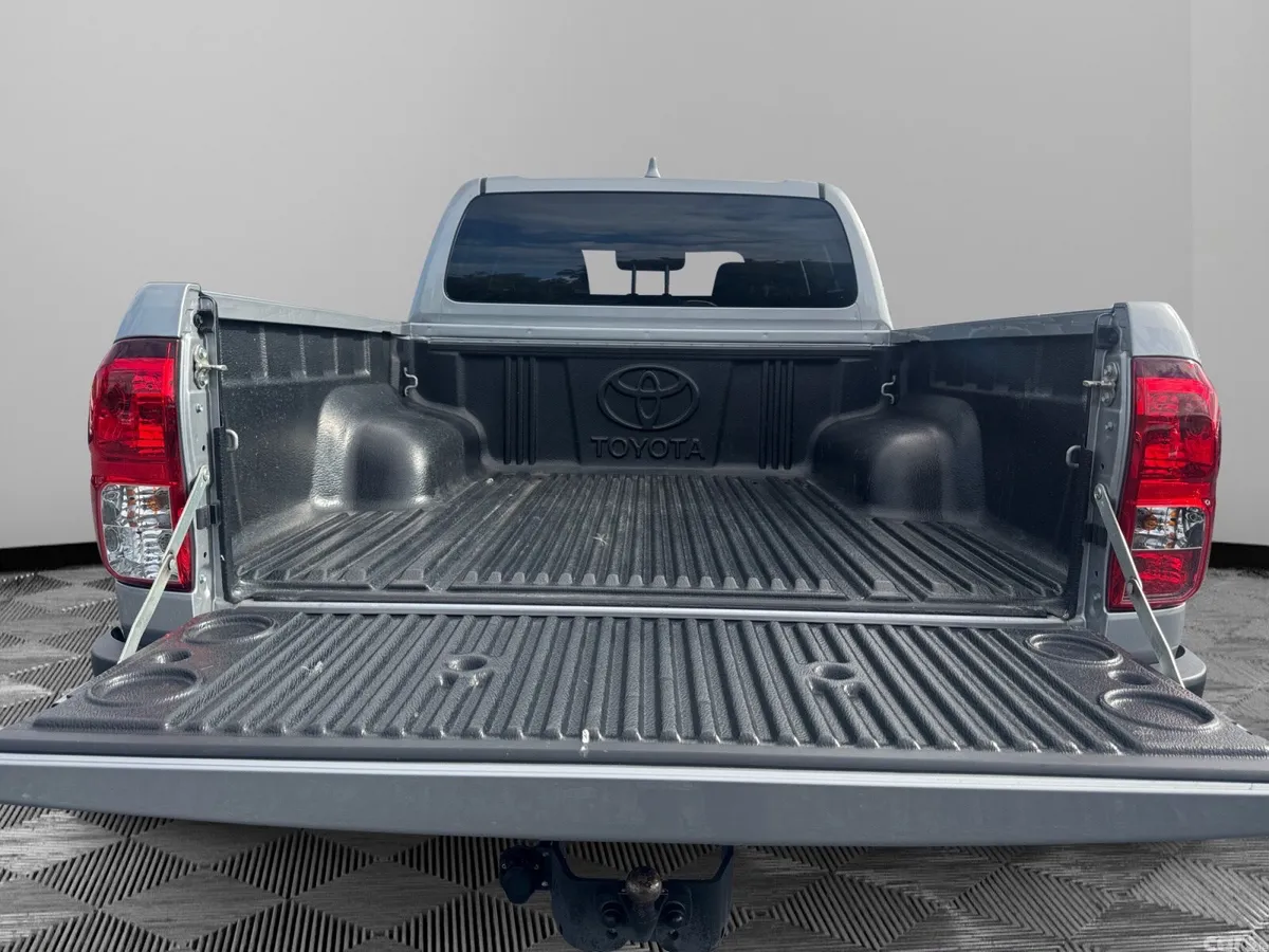 Toyota Hilux Pick Up, Diesel, 2025, Silver