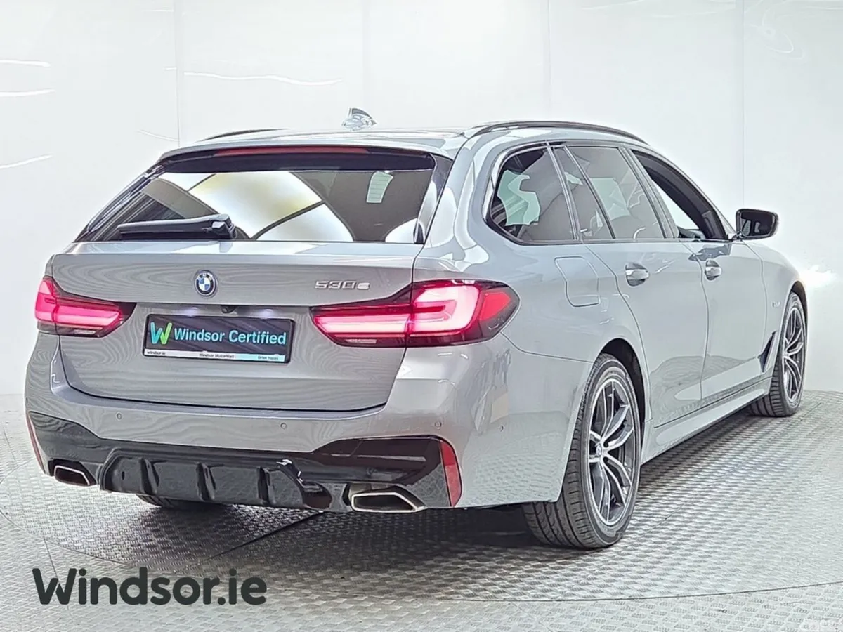 BMW 5-Series Estate, Petrol Plug-in Hybrid, 2023, Grey