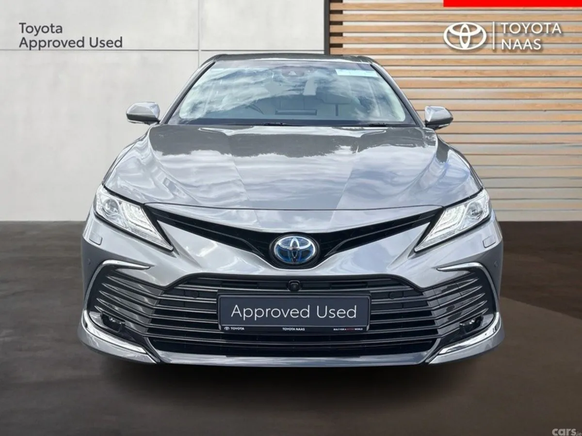 Toyota Camry Saloon, Petrol Hybrid, 2023, Silver