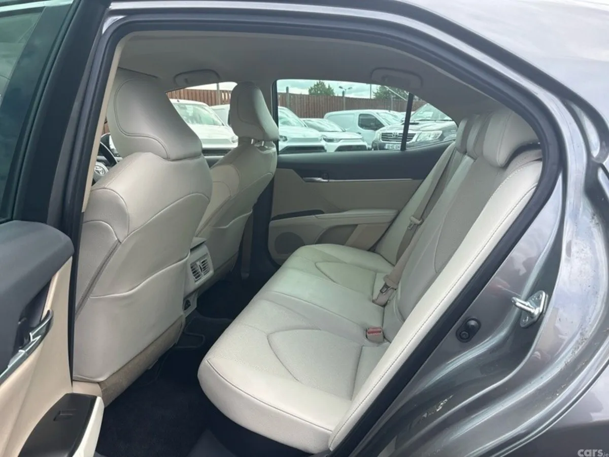 Toyota Camry Saloon, Petrol Hybrid, 2023, Silver