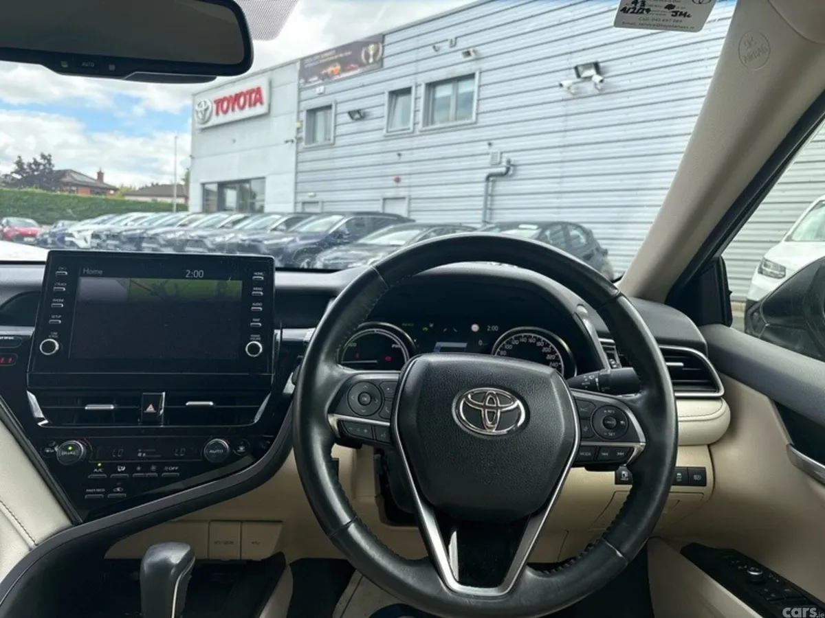 Toyota Camry Saloon, Petrol Hybrid, 2023, Silver