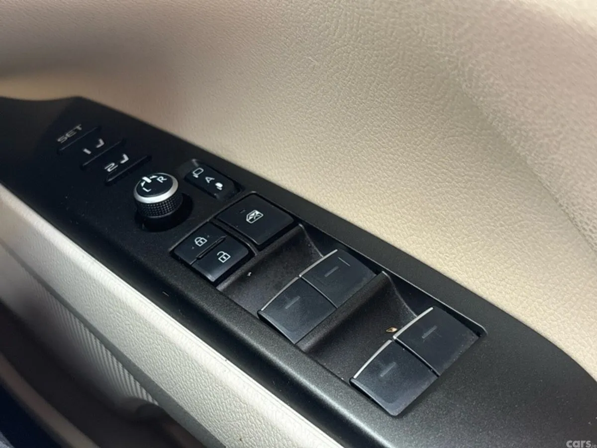 Toyota Camry Saloon, Petrol Hybrid, 2023, Silver