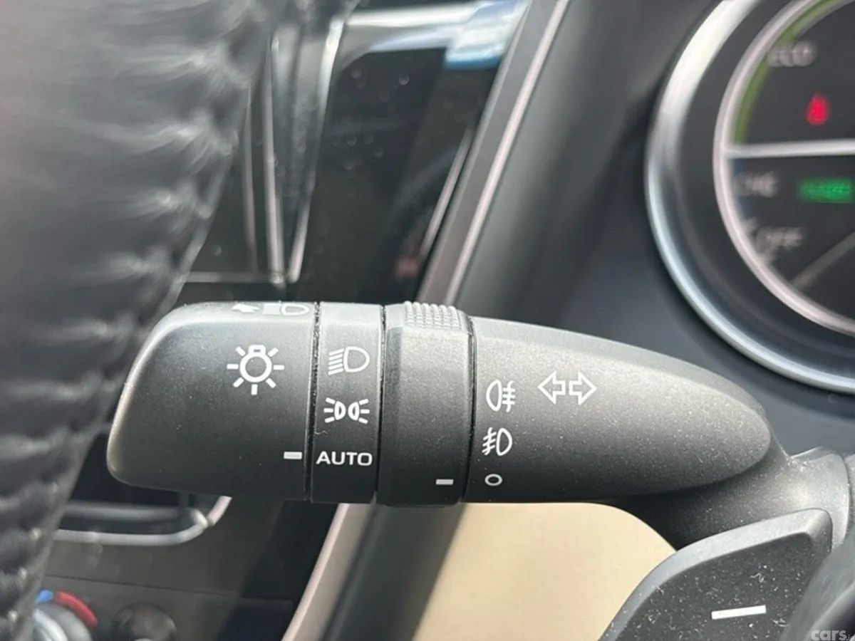 Toyota Camry Saloon, Petrol Hybrid, 2023, Silver