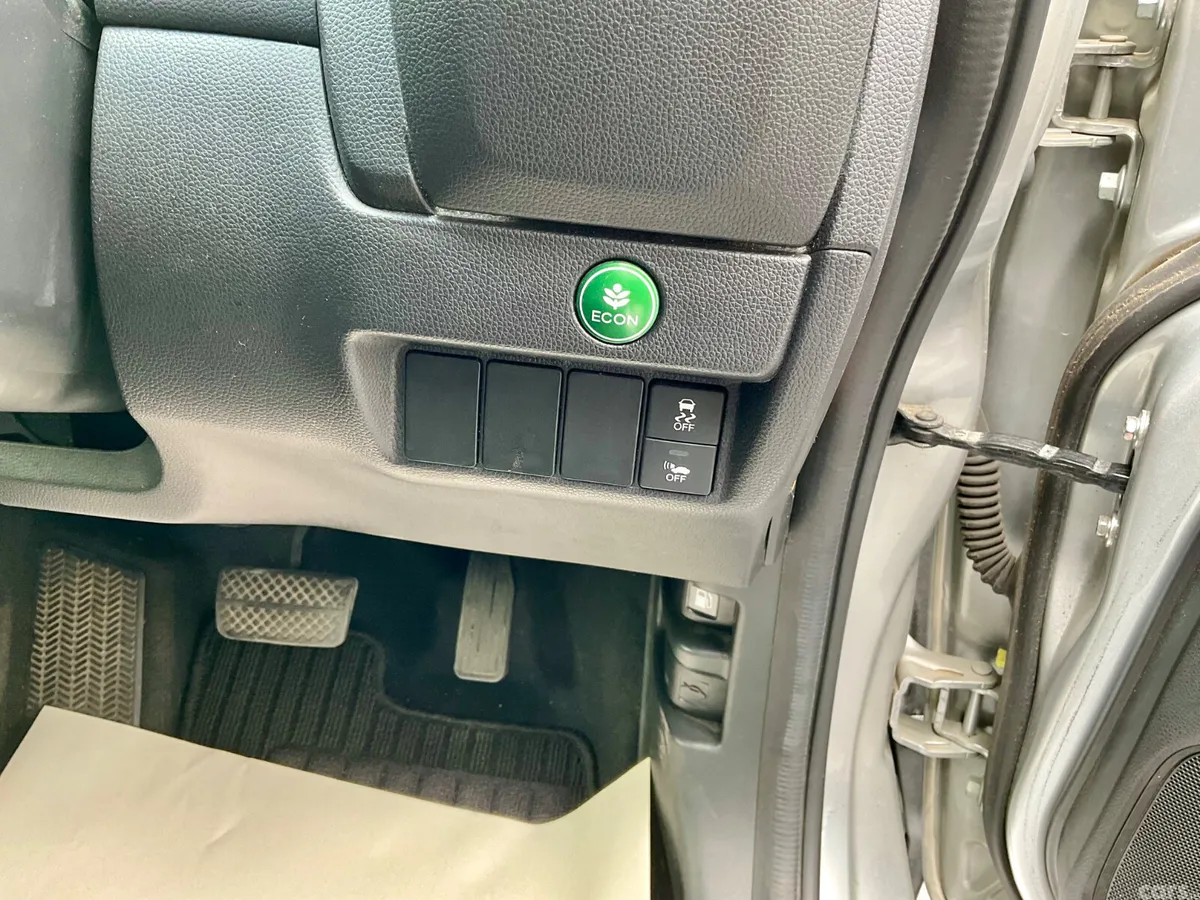 Honda Fit Hatchback, Petrol Hybrid, 2015, Silver