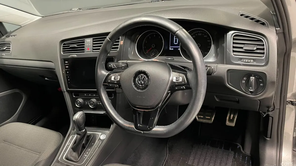 Volkswagen Golf Hatchback, Petrol, 2017, Silver