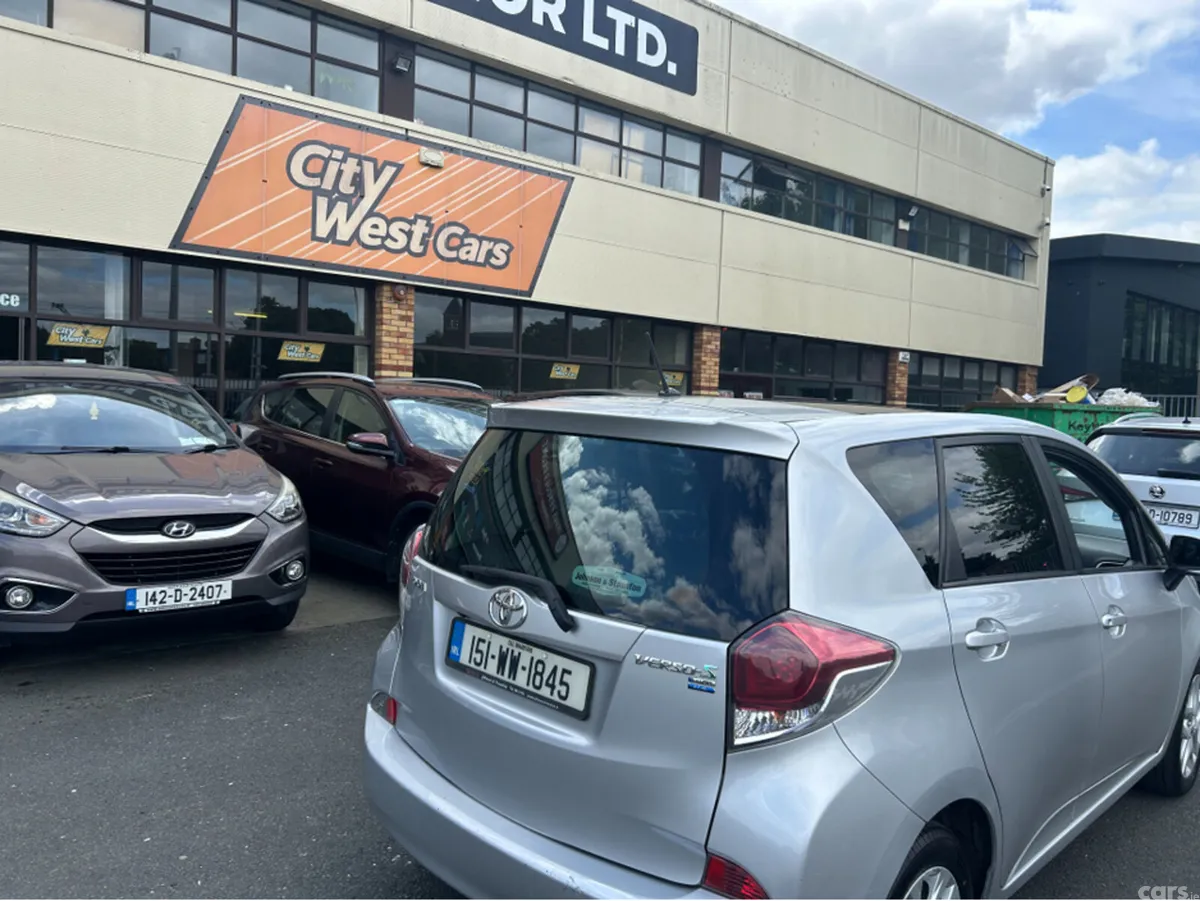 Toyota Verso-S MPV, Petrol, 2015, Silver