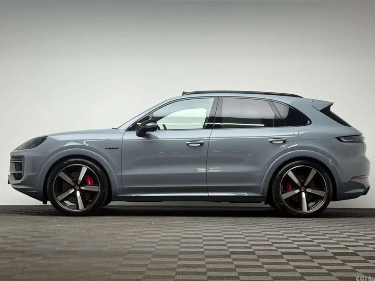 Porsche Cayenne SUV, Petrol Plug-in Hybrid, 2026, Grey