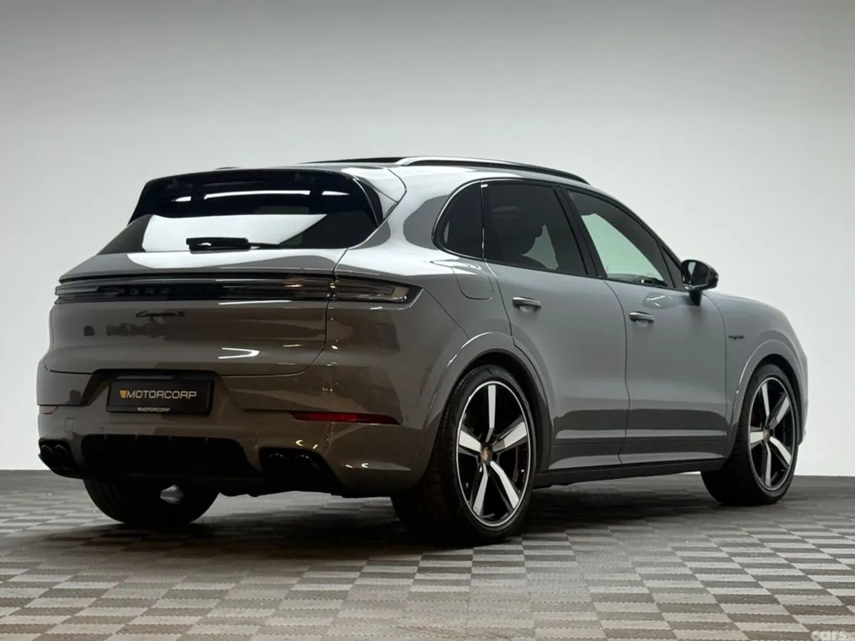Porsche Cayenne SUV, Petrol Plug-in Hybrid, 2026, Grey