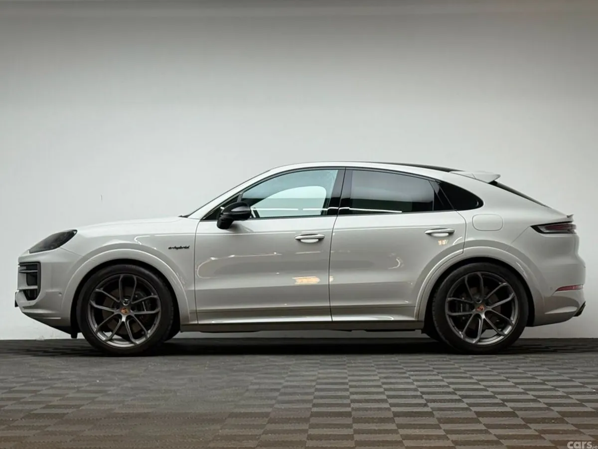 Porsche Cayenne Coupe, Petrol Plug-in Hybrid, 2026, Grey