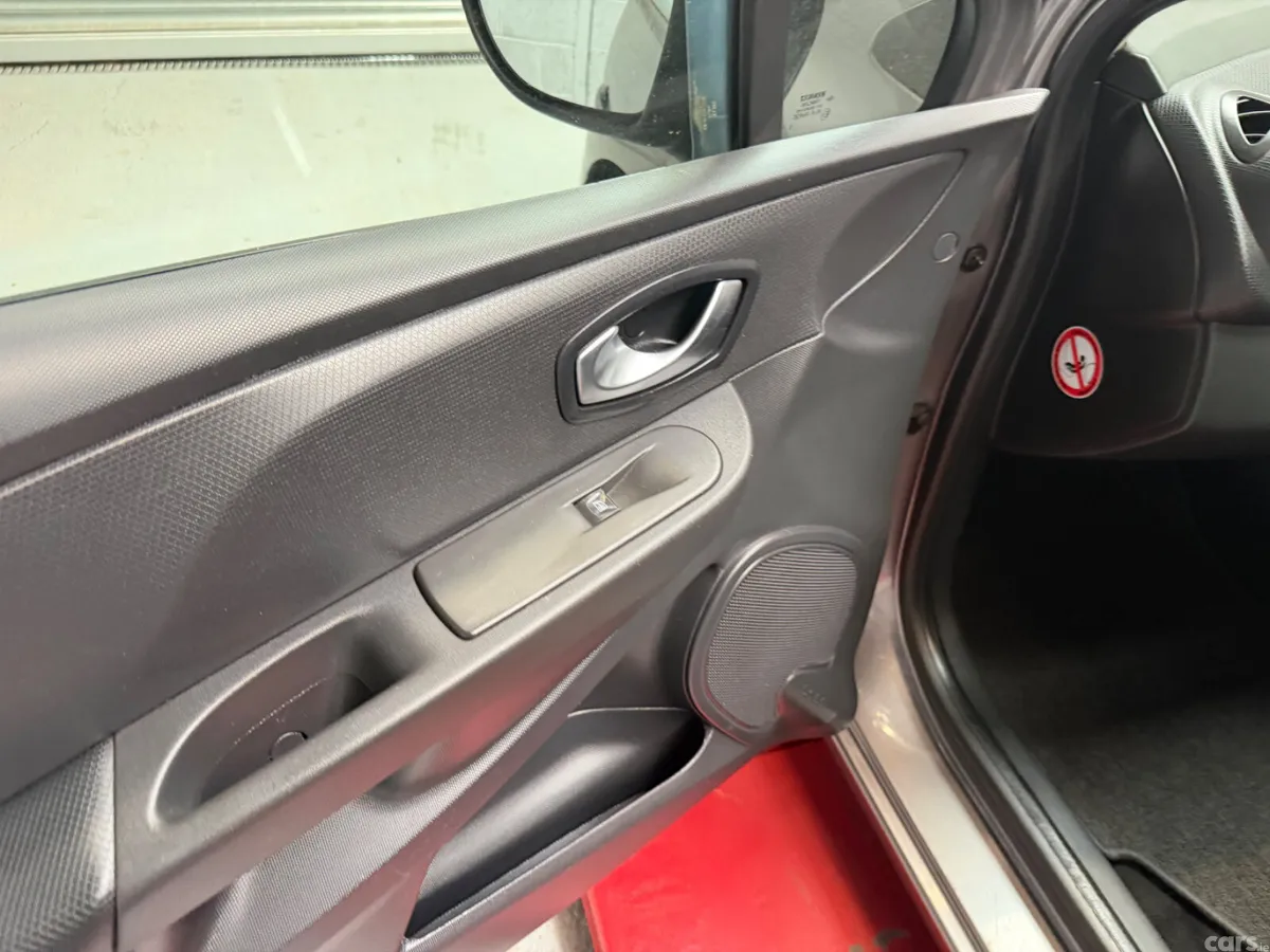 Renault Clio Hatchback, Petrol, 2016, Grey