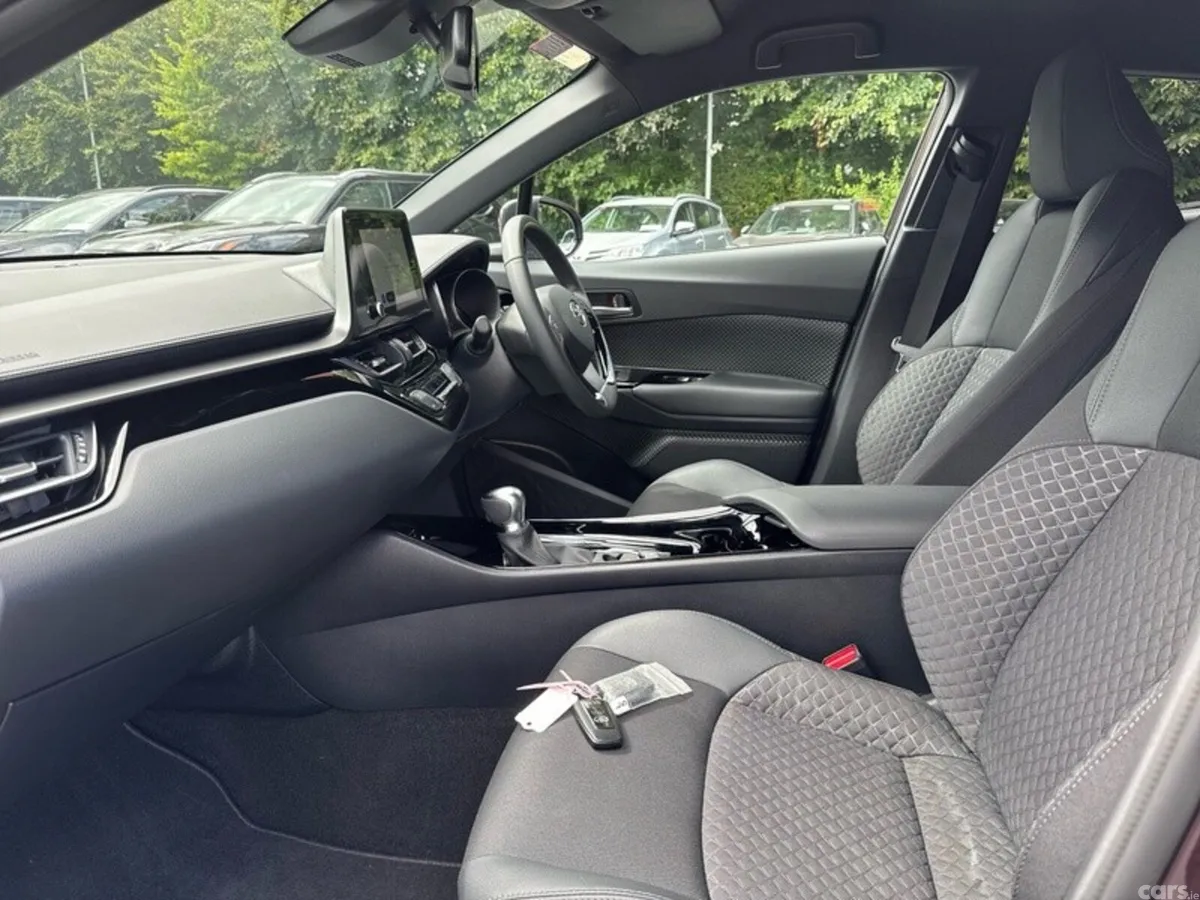 Toyota C-HR SUV, Petrol Hybrid, 2023, Purple