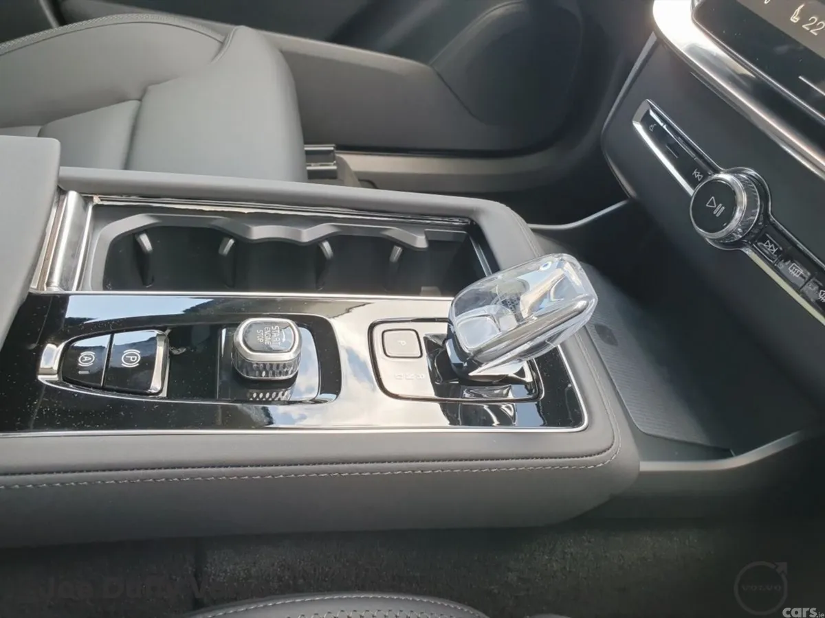 Volvo XC90 SUV, Petrol Plug-in Hybrid, 2026, Blue