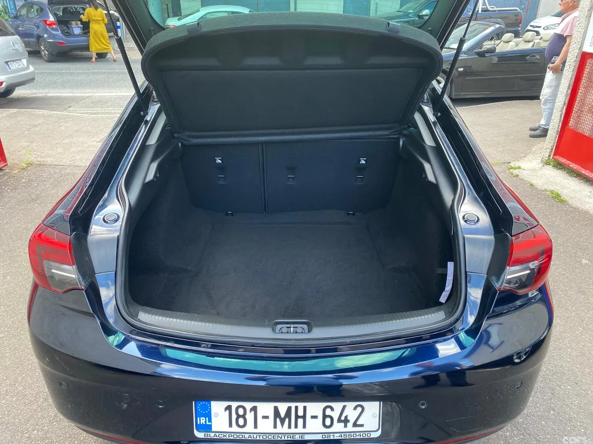 Opel Insignia Hatchback, Diesel, 2018, Blue