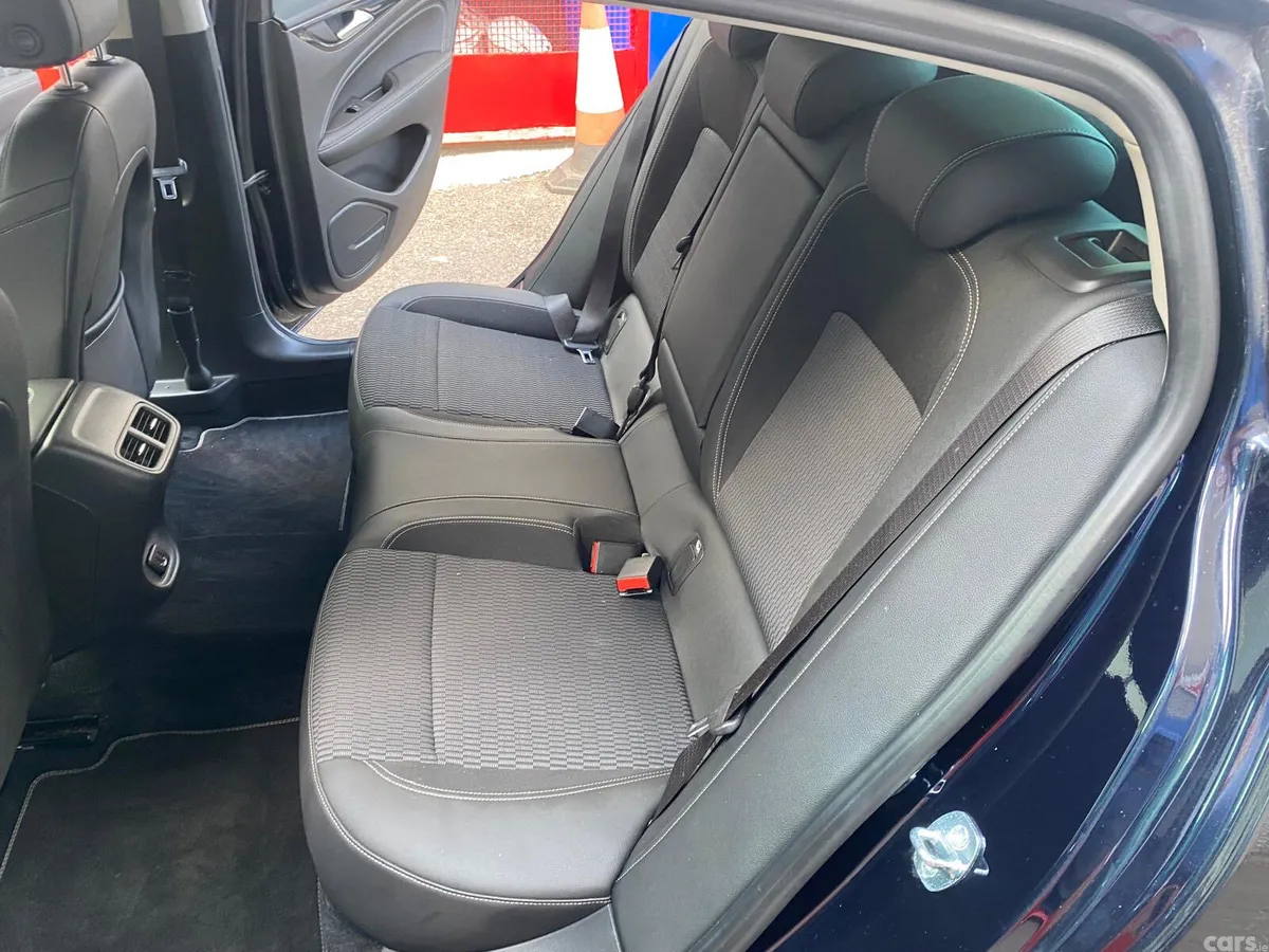 Opel Insignia Hatchback, Diesel, 2018, Blue