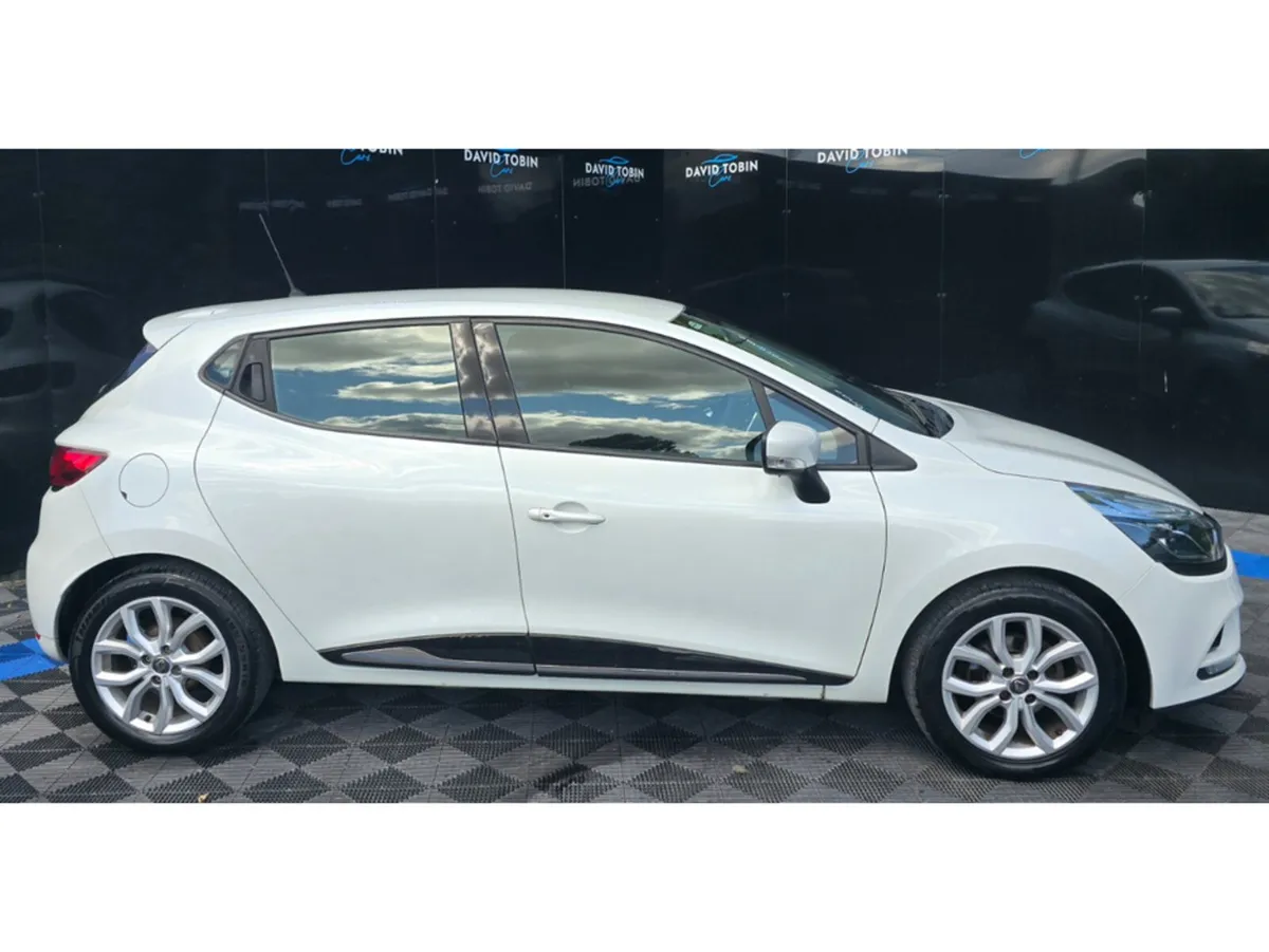 Renault Clio Hatchback, Petrol, 2019, White