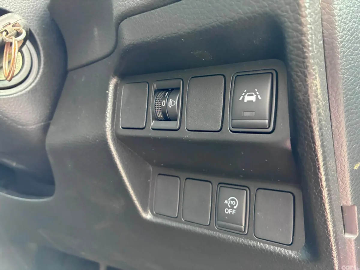 Nissan Qashqai SUV, Diesel, 2020, Red