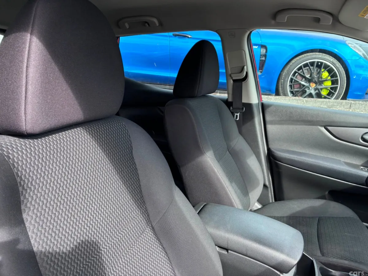 Nissan Qashqai SUV, Diesel, 2020, Red
