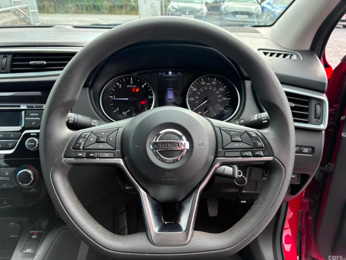 Nissan Qashqai SUV, Diesel, 2020, Red