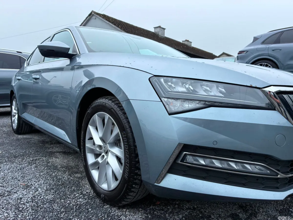 Skoda Superb Hatchback, Petrol Plug-in Hybrid, 2020, Grey