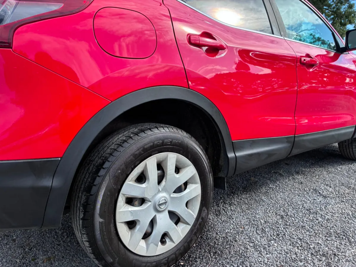 Nissan Qashqai SUV, Diesel, 2020, Red