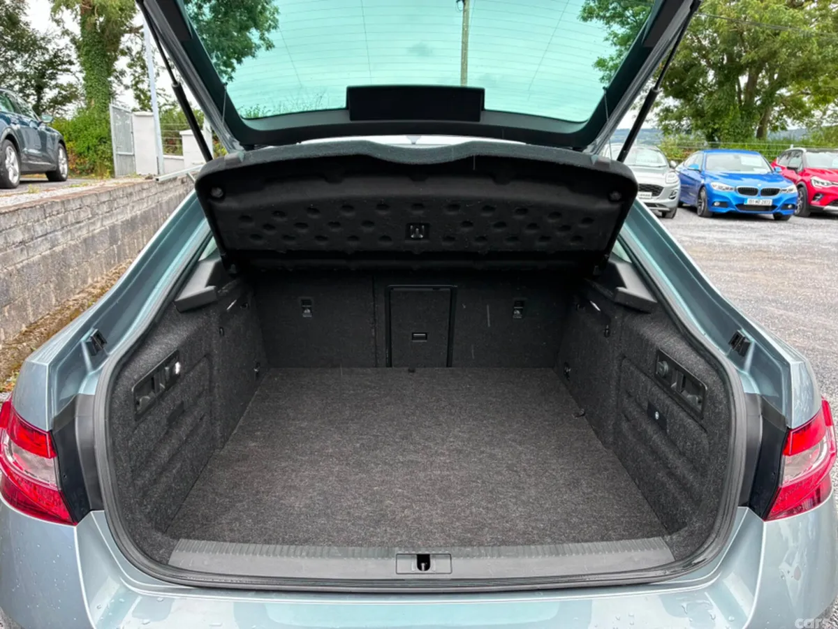 Skoda Superb Hatchback, Petrol Plug-in Hybrid, 2020, Grey