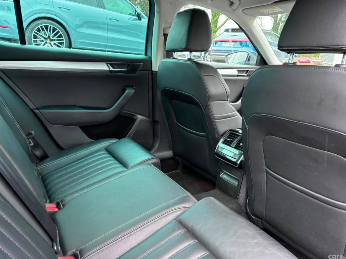 Skoda Superb Hatchback, Petrol Plug-in Hybrid, 2020, Grey
