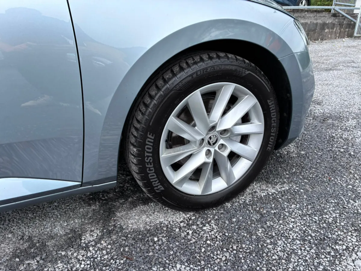 Skoda Superb Hatchback, Petrol Plug-in Hybrid, 2020, Grey