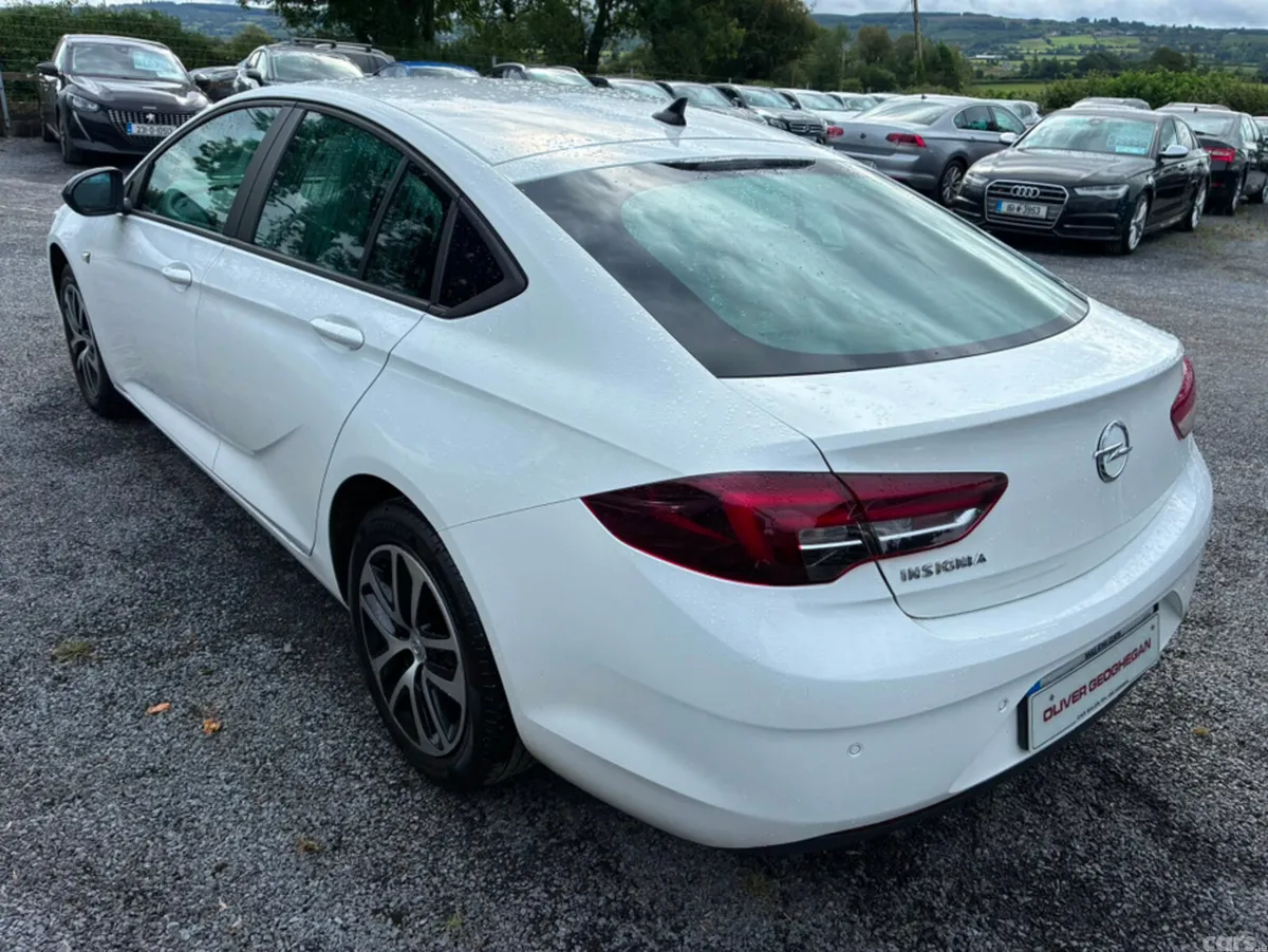 Opel Insignia Hatchback, Diesel, 2022, White
