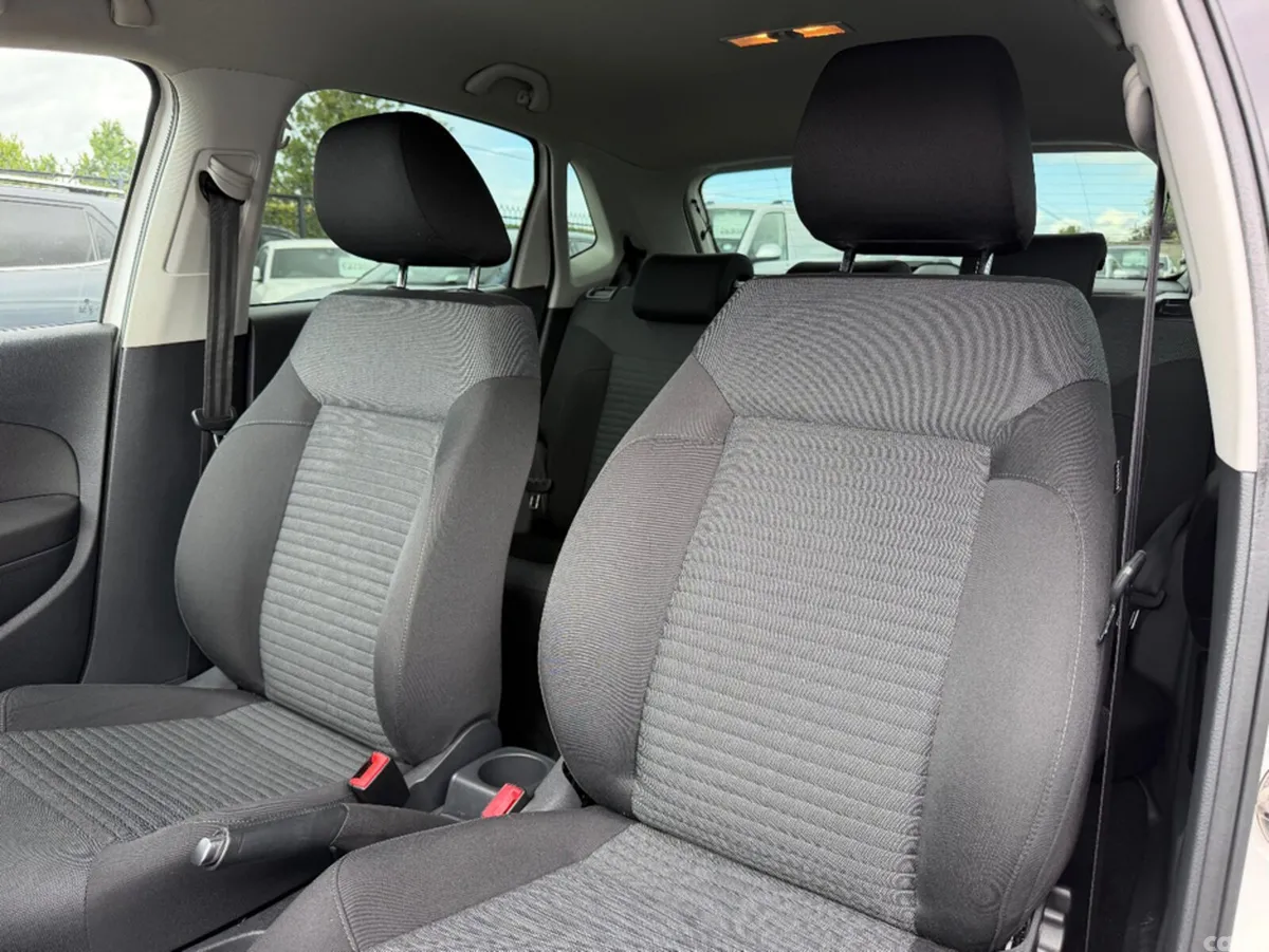 Volkswagen Polo Hatchback, Petrol, 2013, White