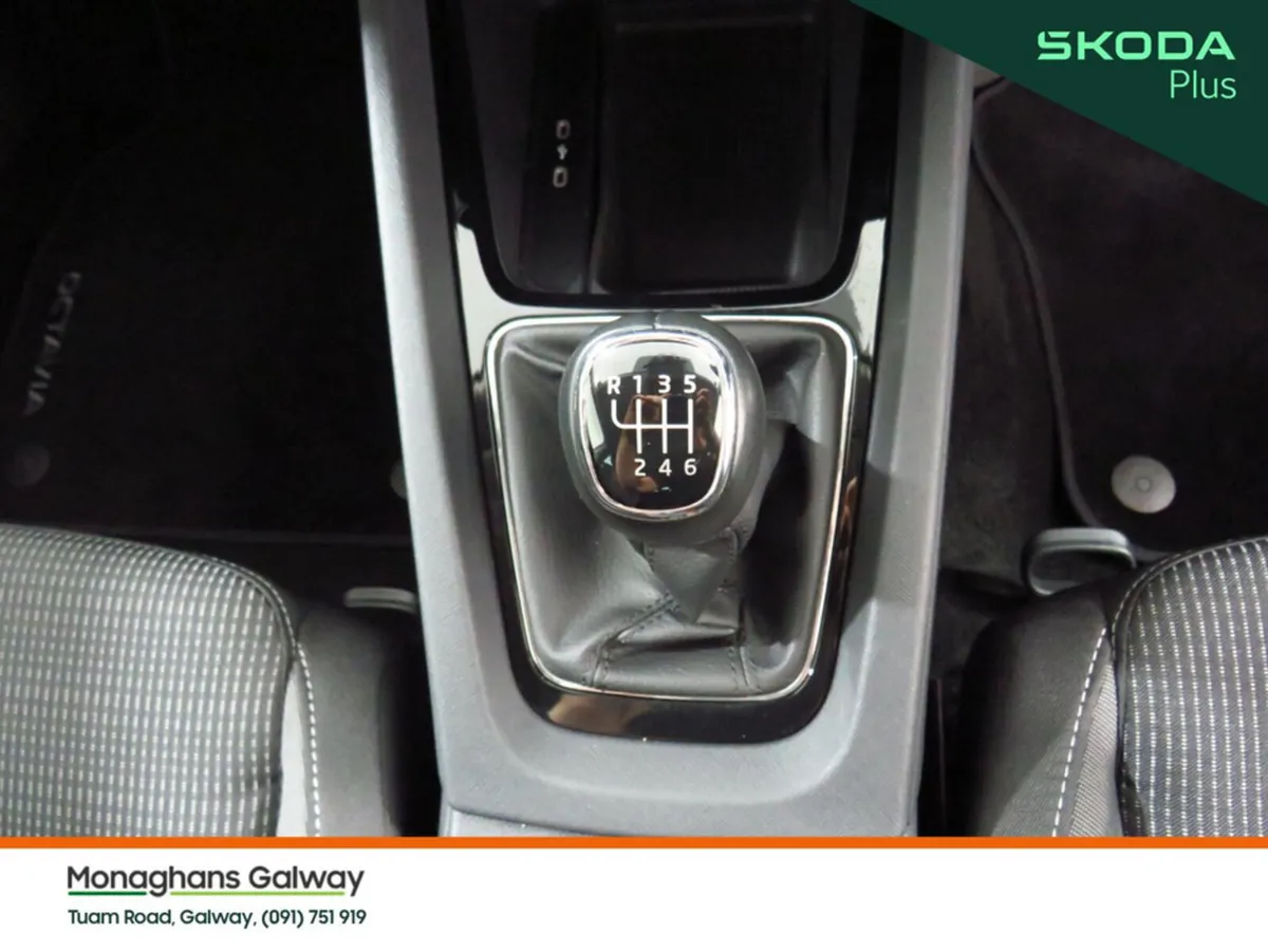 Skoda Octavia Hatchback, Petrol, 2024, White