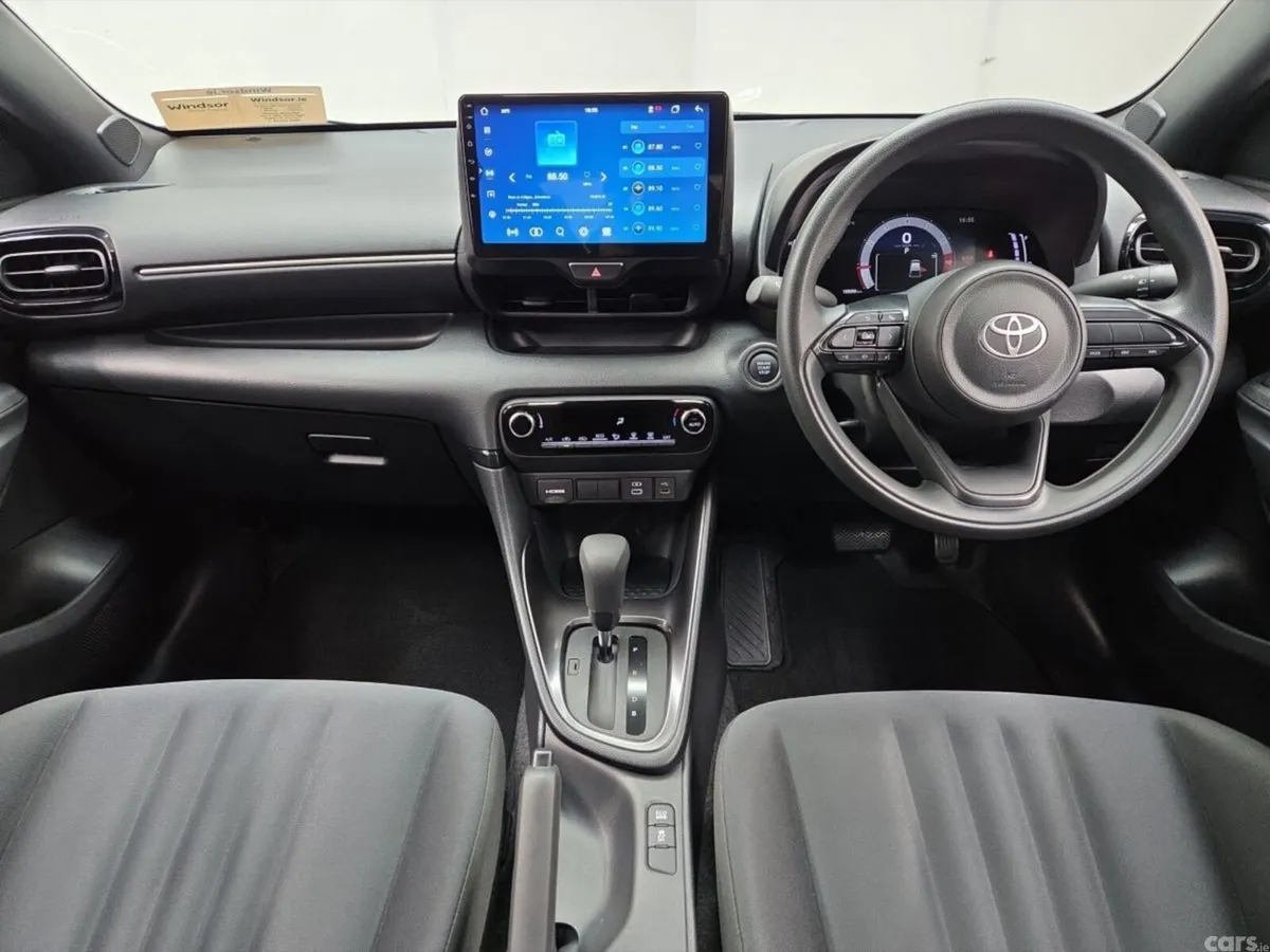 Toyota Yaris Hatchback, Petrol, 2024, White