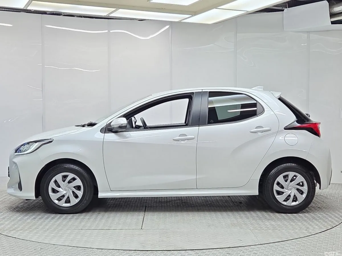 Toyota Yaris Hatchback, Petrol, 2024, White