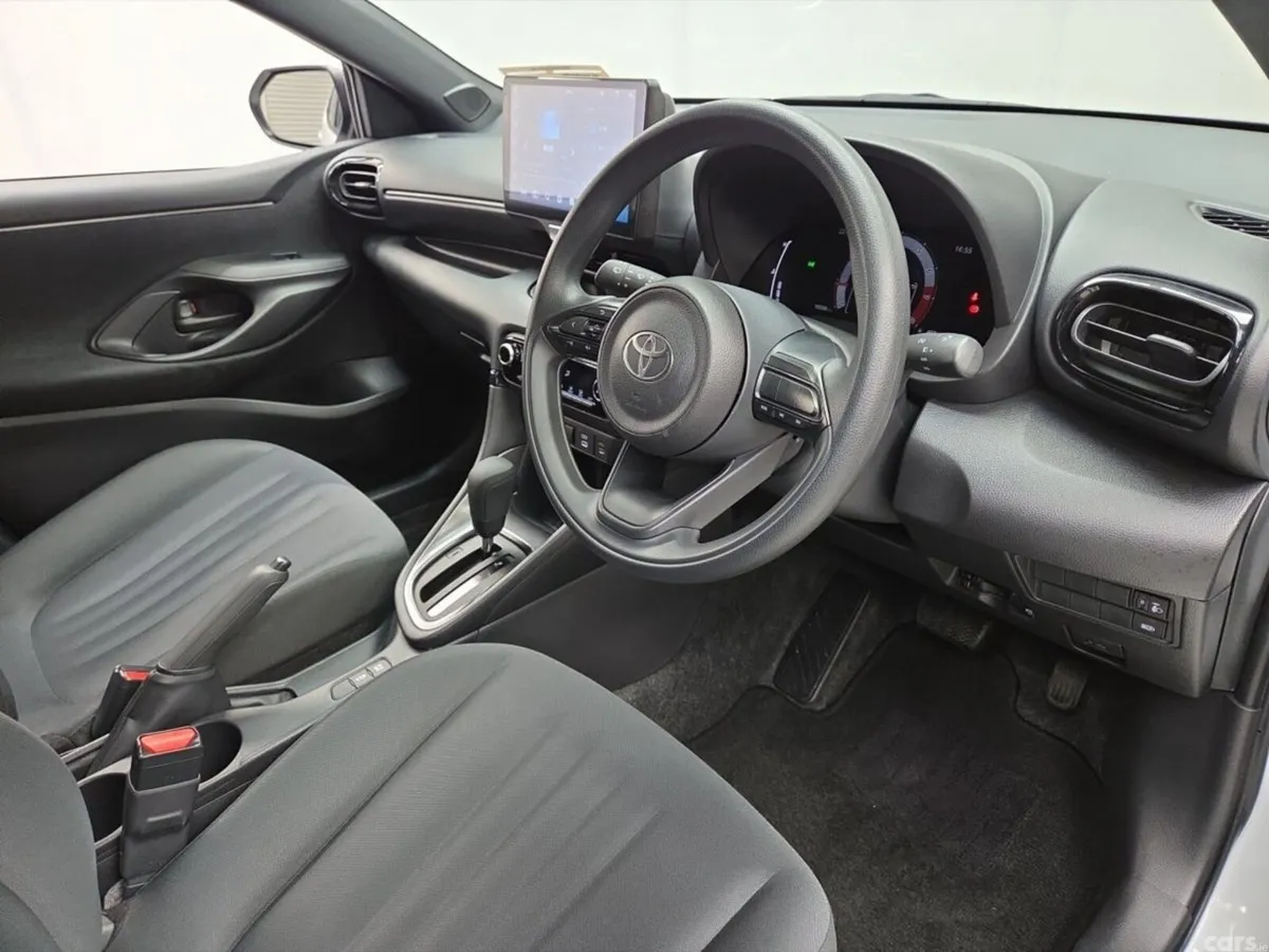 Toyota Yaris Hatchback, Petrol, 2024, White