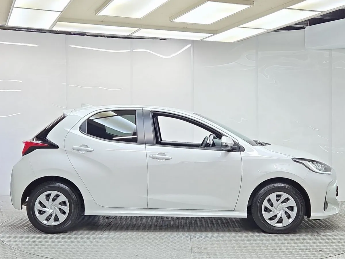 Toyota Yaris Hatchback, Petrol, 2024, White